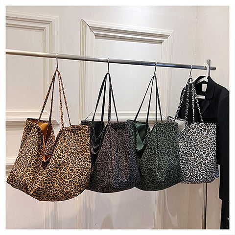 Leopard-Print Retro One-shoulder  Bag