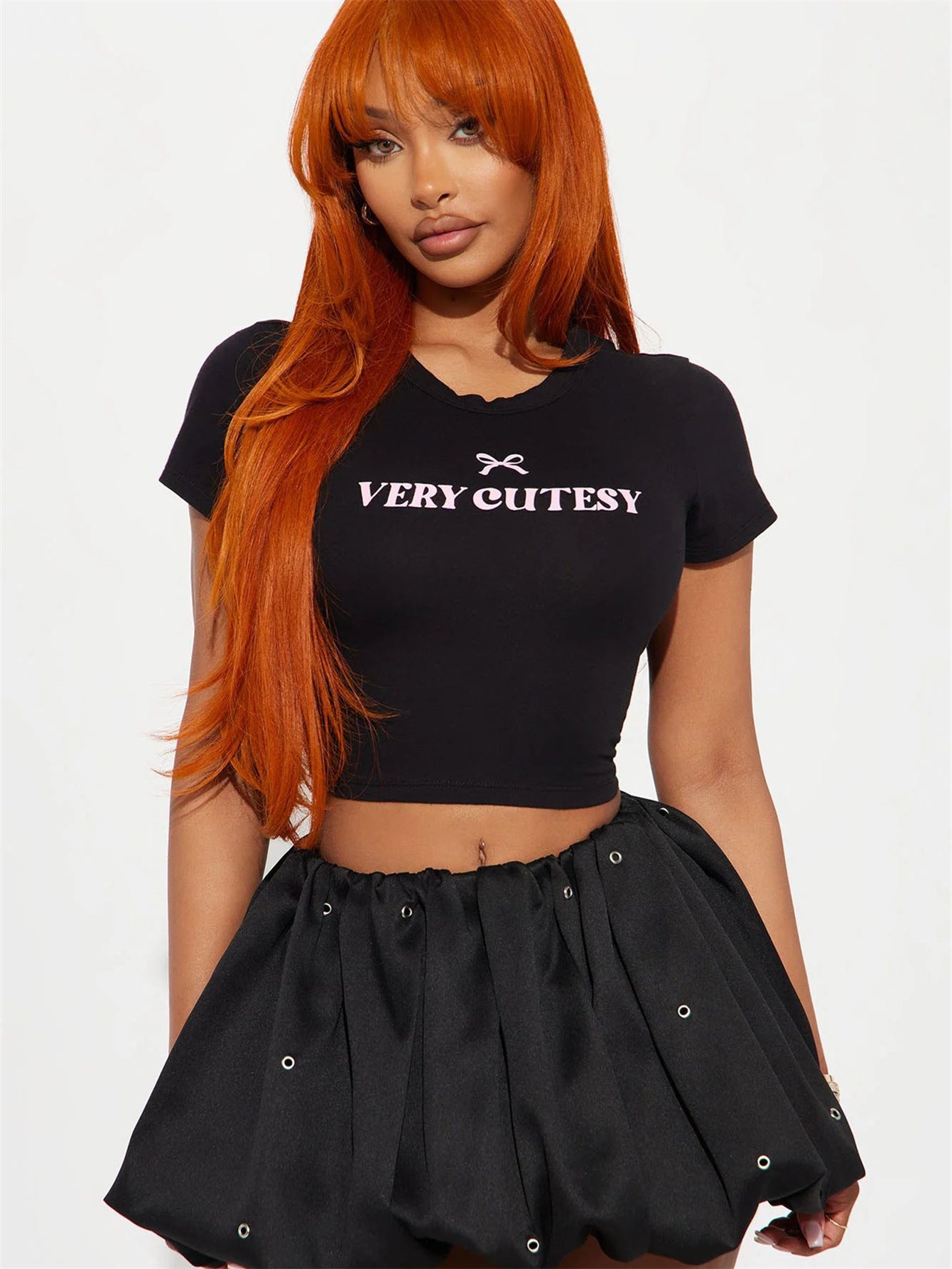 Round Neck Midriff-baring Cropped T-shirt